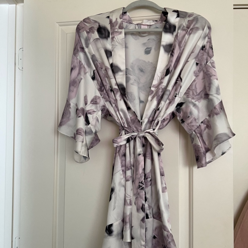 Satin Flounce robe
